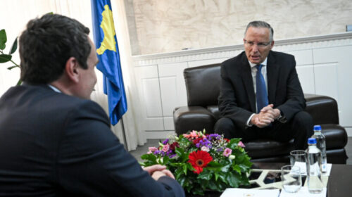 Albin Kurti uron Bedri Hamzën për zgjedhjen kryetar i PDK-së