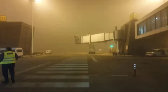 Erërat e fuqishme në Shkup shkaktuan devijimin e fluturimeve drejt Prishtinës