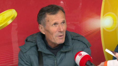 (VIDEO) Transporti urban në kryeqytet, qytetarët vazhdojnë të presin nëpër stacione autobusësh