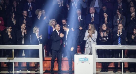 Bedri Hamza falënderon Memli Krasniqin për kontributin në krye të PDK-së