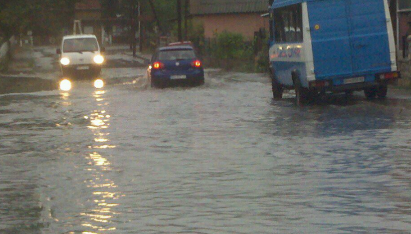 QMK  Në 24 orët e fundit në disa lokacione në shtet janë regjistruar rritje të nivelit të lumenjve  si dhe disa vërshime