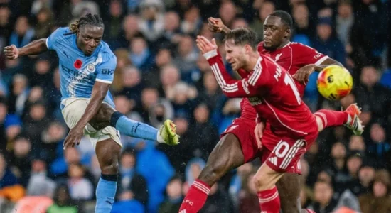 Man City e “shpartallon” Liverpoolin dhe vazhdon ndjekjen e Arsenalit në Premier Ligë
