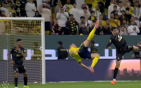 Çfarë goli gërshërë nga 40-vjeçari Ronaldo (VIDEO)