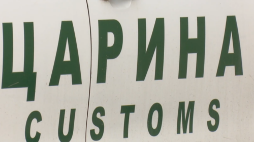 (VIDEO) Dogana sekuestron mallra të ndryshme të padeklaruara