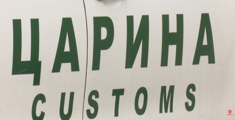 (VIDEO) Dogana sekuestron mallra të ndryshme të padeklaruara