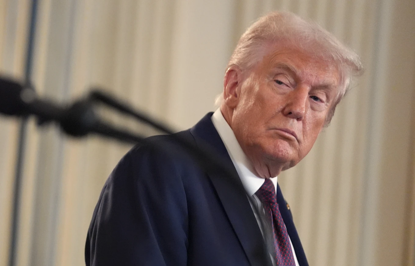 Trumpi e nënshkruan në ligj publikimin e dosjeve  Epstein 