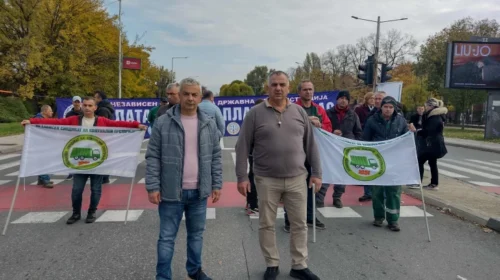 Çdo ditë jemi në rrugë, kërkojmë paga dhe asgjë më tepër, porositën punonjësit e NP “Parqe dhe gjelbërim” – Shkup