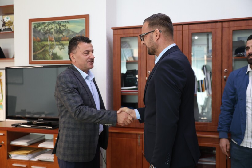 (VIDEO) Neziri ia dorëzoi Tearcën Memishit