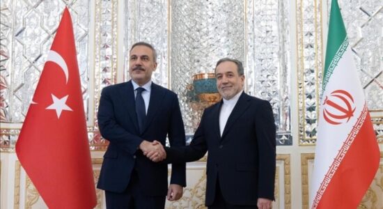 Kryediplomati turk dhe homologu iranian zotohen për bashkëpunim më të ngushtë në tregti, migrim dhe çështje rajonale