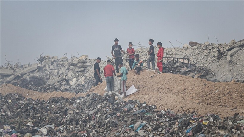 Banorët e Gazës rindërtojnë strehimore nga rrënojat teksa dimri afrohet pas armëpushimit