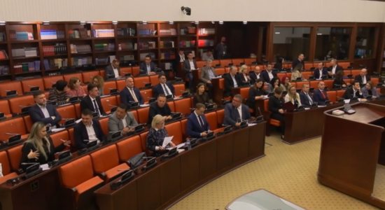 (VIDEO) Propozim-Buxheti për vitin e ardhshëm 374.7 miliardë denarë