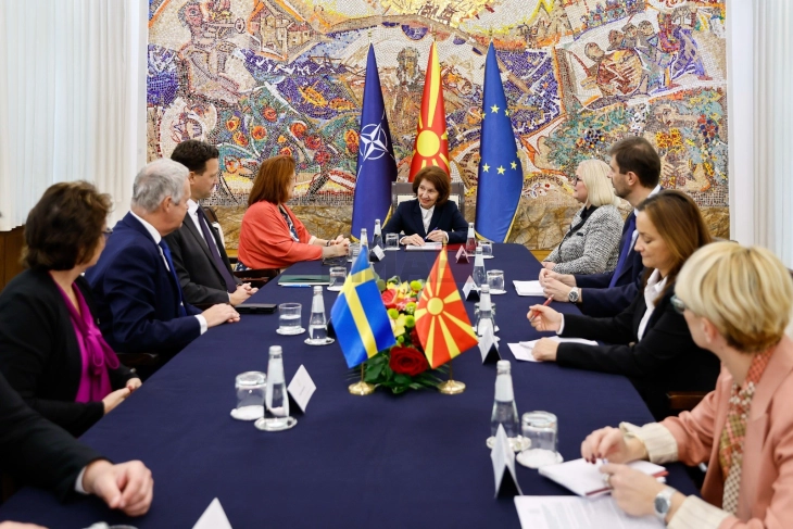Presidentja Siljanovska-Davkova priti një delegacion të Grupit Ndërparlamentar të Miqësisë nga Parlamenti suedez