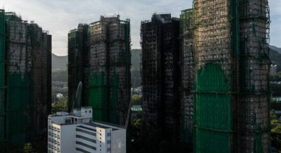 94 viktima nga djegia e 7 pallateve në Hong Kong