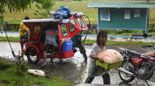Mbi 150 mijë persona evakuohen në Filipine, ndërsa tajfuni i fuqishëm Kalmaegi i afrohet brigjeve