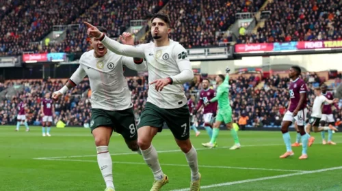 Chelsea triumfon me rezultat komod në udhëtim ndaj Burnleyt