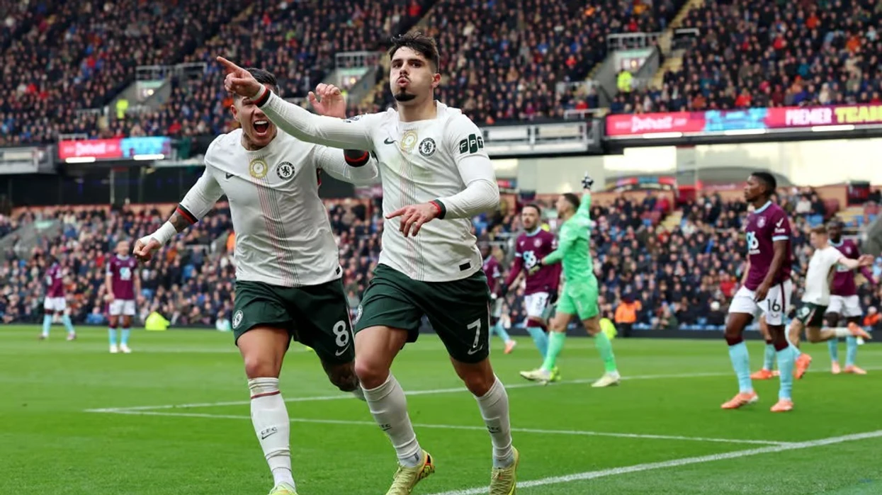 Chelsea triumfon me rezultat komod në udhëtim ndaj Burnleyt