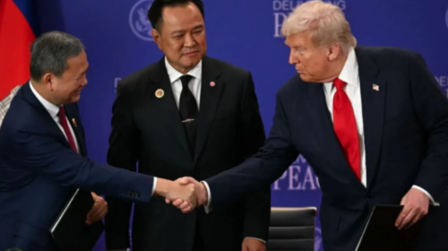 Tajlanda pezullon “marrëveshjen e paqes” me Kamboxhian, të ndërmjetësuar dy javë më parë nga Trump