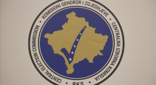 Kosovë, KQZ pranon sqarim lidhur me gabimin në disa fletëvotime në Mitrovicë të Jugut dhe Gjakovë