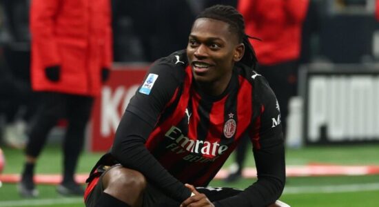 Milan kalon pengesën Lazio, kuqezinjtë i falen Leaos