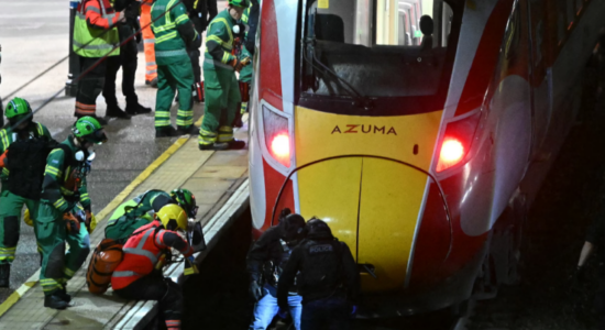Pas sulmit me thikë në tren, policia në Londër: S’ka indikacione për terrorizëm