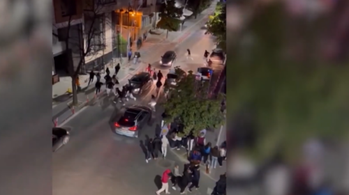 (VIDEO) Hulumtimi, çdo nxënës i anketuar i shkollës së mesme mban armë të ftohtë