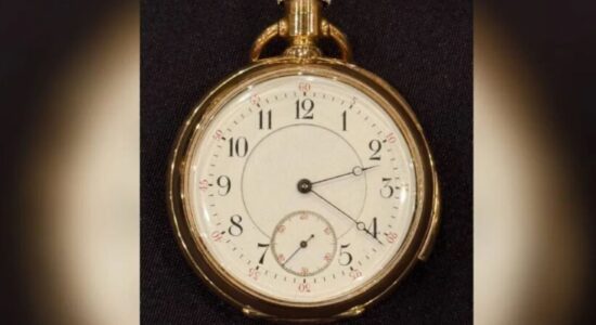 Ora e pasagjerit të Titanikut pritet të shitet për 1 milion paund