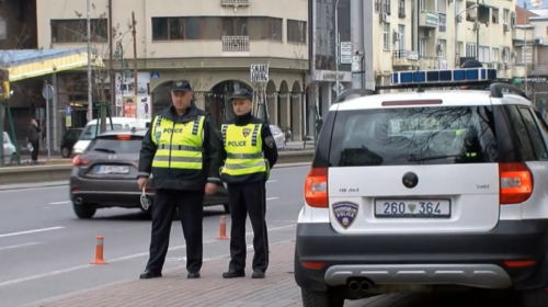 (VIDEO) 150 paralajmërime për qytetarët për përdorimin e telefonit në rrugë