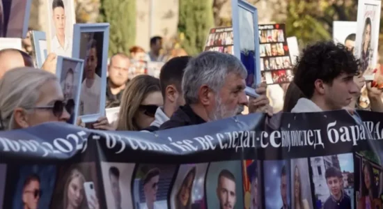 (VIDEO) 63 hije do t’ju ndjekin, kërkohet drejtësi për viktimat nga Koçani