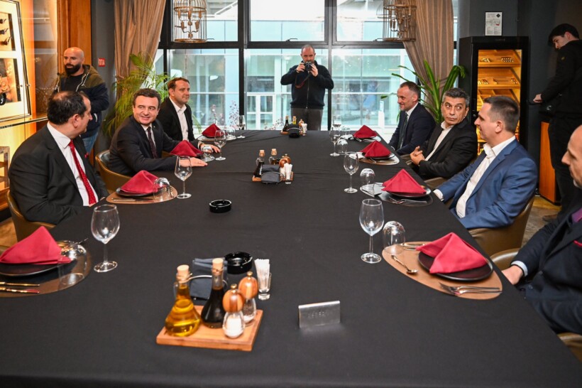 VLEN: Në Ditën e Alfabetit, bashkë me Kurtin për gjuhën, shqiptarët dhe të ardhmen tonë!