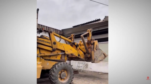 (VIDEO) Gjeorgjievski ndezi eskavatorët, nisi rrënimi i objekteve pa leje