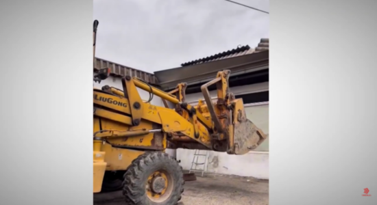 (VIDEO) Gjeorgjievski ndezi ekskavatorët, nisi rrënimi i objekteve pa leje