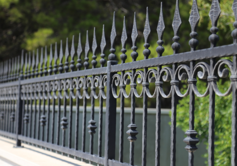 Dyshohet se ngeci në rrethojat e një shtëpie në Maliq, vdes 45-vjeçari