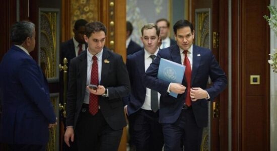 Zyrtarët amerikanë dhe ukrainas zhvillojnë bisedime në Gjenevë mbi planin e paqes