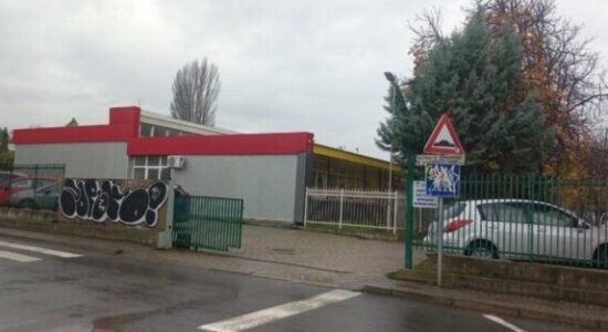 Helmim masiv në shkollën fillore “Dimo Haxhi Dimov”, në mesin e nxënësve edhe djali i kryeministrit Mickoski