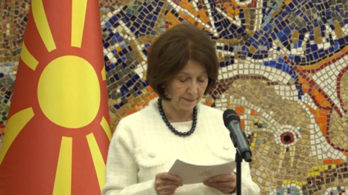 (VIDEO) Presidentja ndau 20 bursa për studime jashtë vendit, asnjë shqiptar