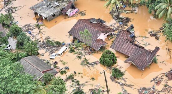 Të paktën 31 të vdekur nga përmbytjet dhe rrëshqitjet e dheut në Sri Lanka