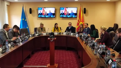 Anketë: Të rinjtë duan që që shteti të hyjë në Bashkimin Evropian, por gjithjë e më shumë e humbin shpresën se kjo do të ndodh së shpejti