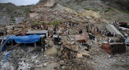 Të paktën 116 të vdekur dhe 42 të zhdukur në përmbytjet në ishullin Sumatra të Indonezisë