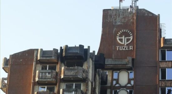 Pas zjarrit në Tuzlla: 15 pacientë në spital, katër në ventilim mekanik