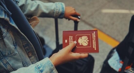 BE i jep fund vizave me hyrje të përsëritura për shtetasit rusë