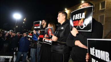 Protesta në Shqipëri. Foto: AA
