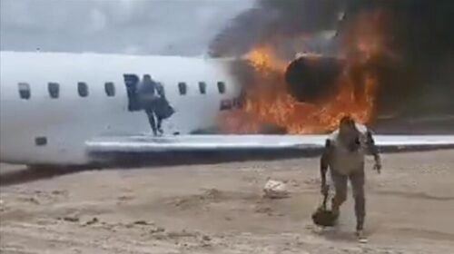 RD e Kongos: Një ministër dhe 19 persona të tjerë mbijetojnë pasi avioni i tyre merr flakë pas daljes nga pista