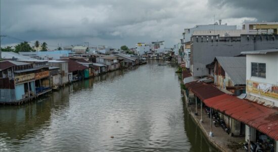 Përmbytje masive vazhdojnë në rajonin Mekong Delta në Vietnam
