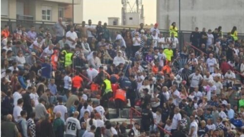 Tragjedi në futbollin spanjoll, tifozi humbet jetën në shkallës e stadiumit pak çaste pasi skuadra e tij shënoi gol!