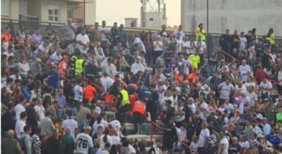 Tragjedi në futbollin spanjoll, tifozi humbet jetën në shkallës e stadiumit pak çaste pasi skuadra e tij shënoi gol!