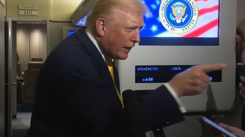 Trump fyen gazetaren pas pyetjes për Epstein: Urtë urtë, derrkuce