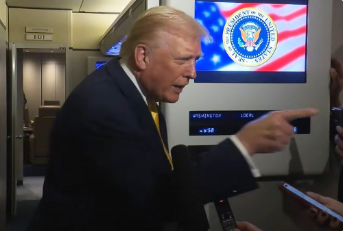 Trump fyen gazetaren pas pyetjes për Epstein: Urtë urtë, derrkuce