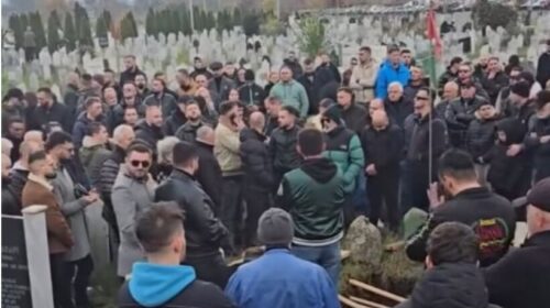 I jepet lamtumira e fundit këngëtarit Shpat Kasapi