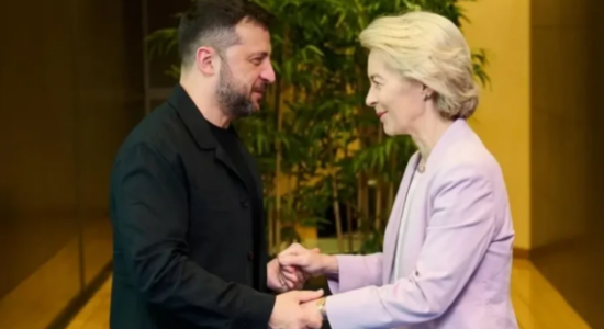 Kufijtë e Ukrainës nuk mund të ndryshohen me forcë ose të reduktohet ushtria – thotë Ursula von der Leyen