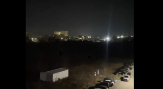 Ukraina sulmon rafinerinë e naftës në Rusi